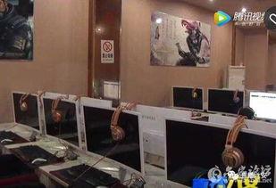 网吧男子吃瓜视频