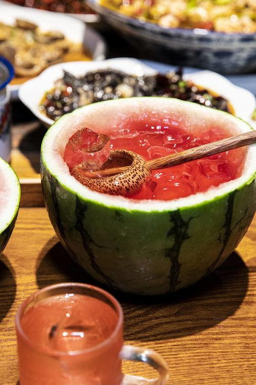 小酒吃瓜,夏日悠闲时光