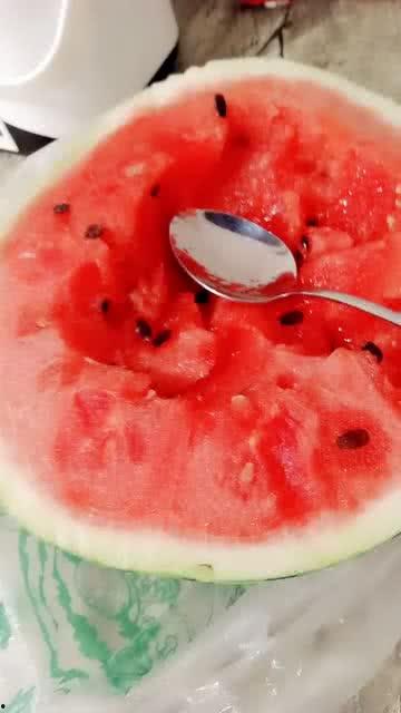早上西瓜中午正常吃晚上吃瓜,从早餐到晚餐的瓜果时光
