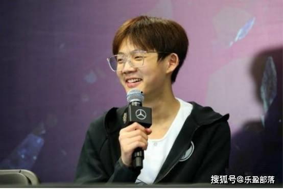 近期自曝吃瓜,明星自曝幕后故事，揭秘娱乐圈真相